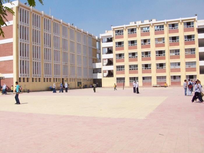 مدرسة السيدة عائشة الرسمية للغات